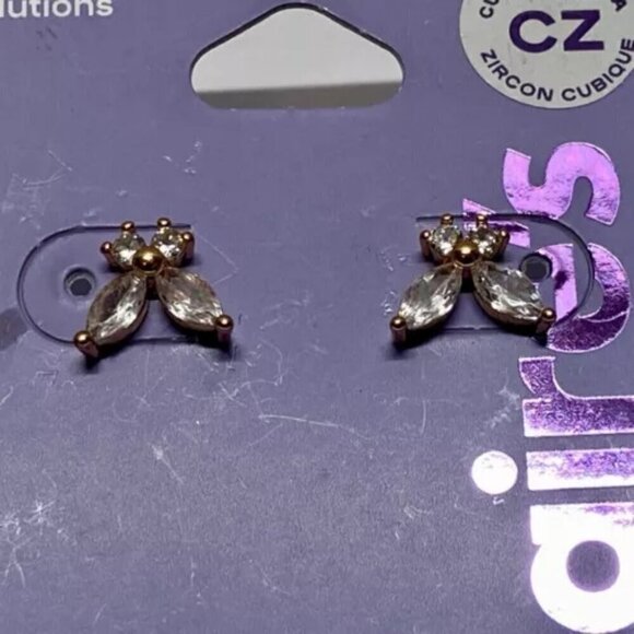 Claire's Sensitive Solutions Cubic Zirconia Stud Earrings Set Floral Leaf Design - Picture 7 of 8